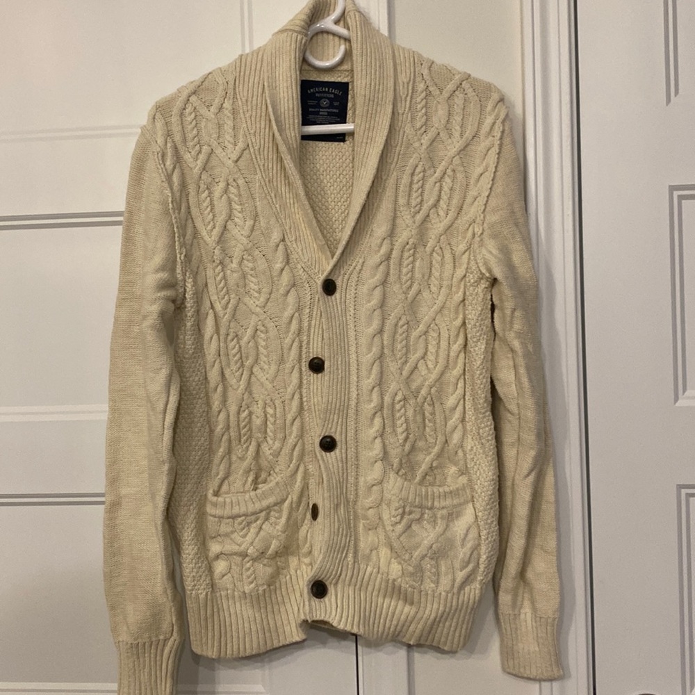 American eagle thick cable knit cardigan with pockets